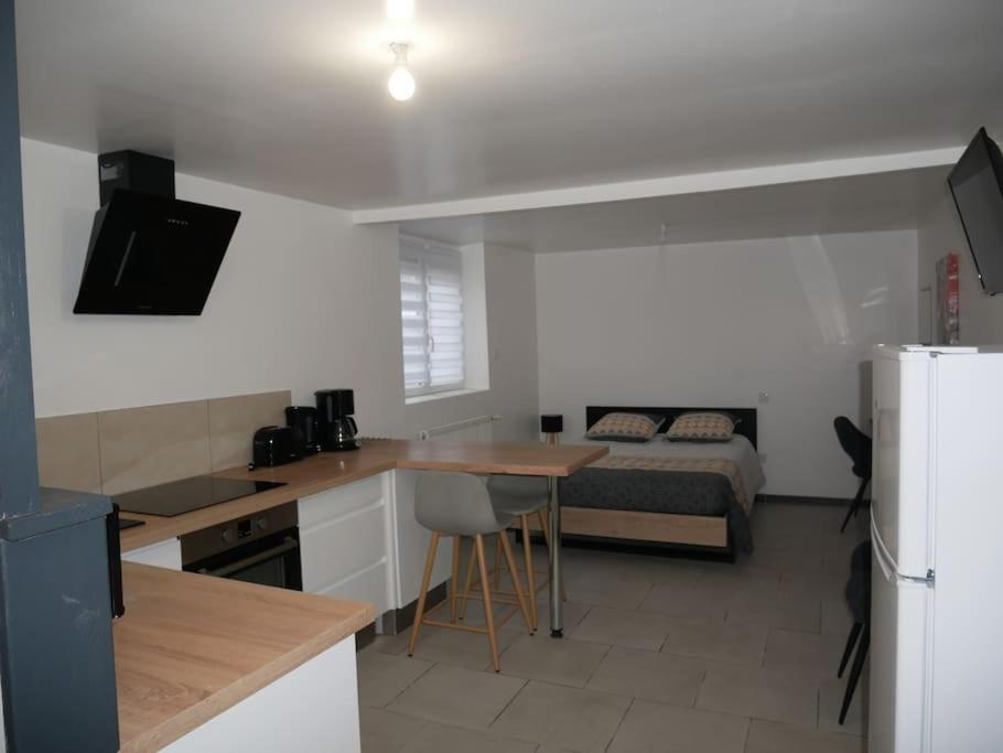 Studio Independant, Au Calme. La Roche-sur-Yon Exterior foto